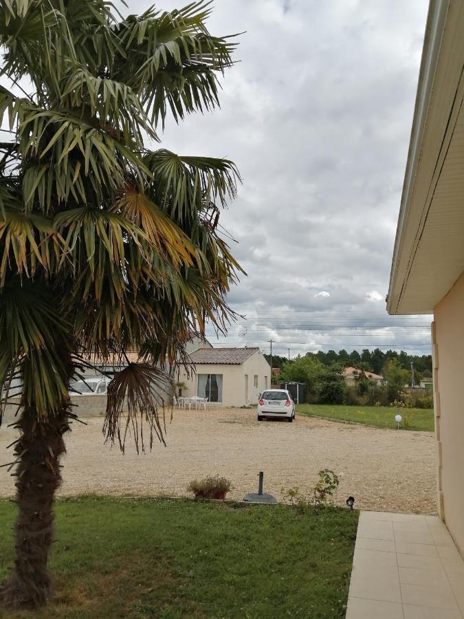 La Petite Maison Des Vignes Les Eglisottes-et-Chalaures Exterior photo