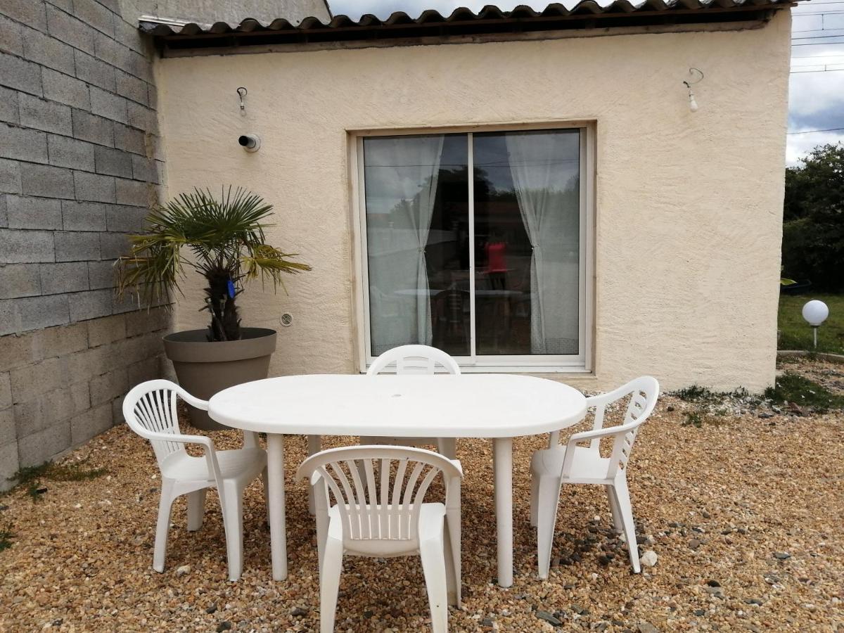 La Petite Maison Des Vignes Les Eglisottes-et-Chalaures Exterior photo